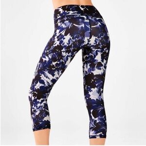 New Fabletics Salar Printed Powerform Crop Leggings